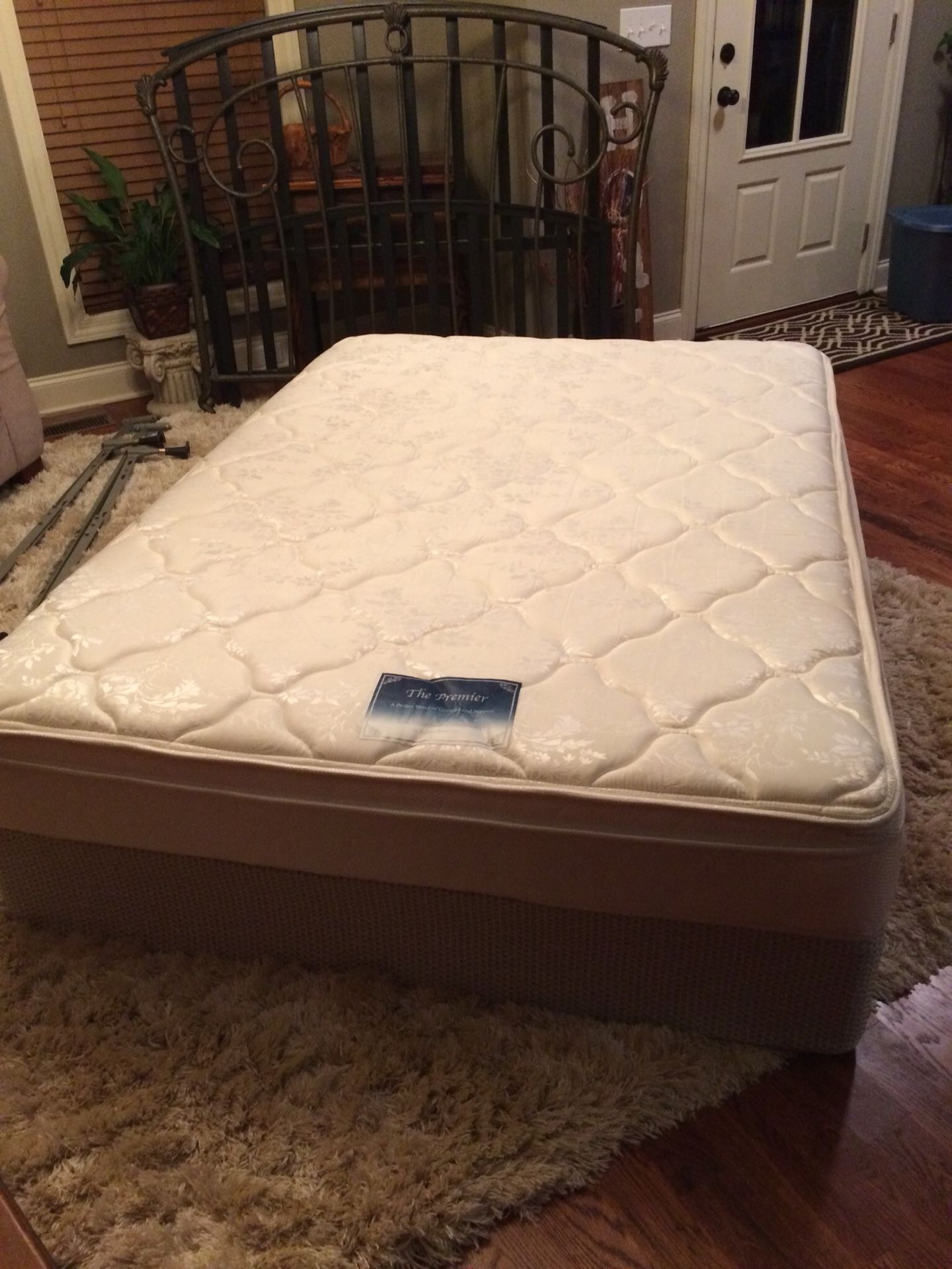 Full size mattress