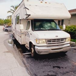 1999 Thor / Ford E-450 Super Duty Chatau 31'