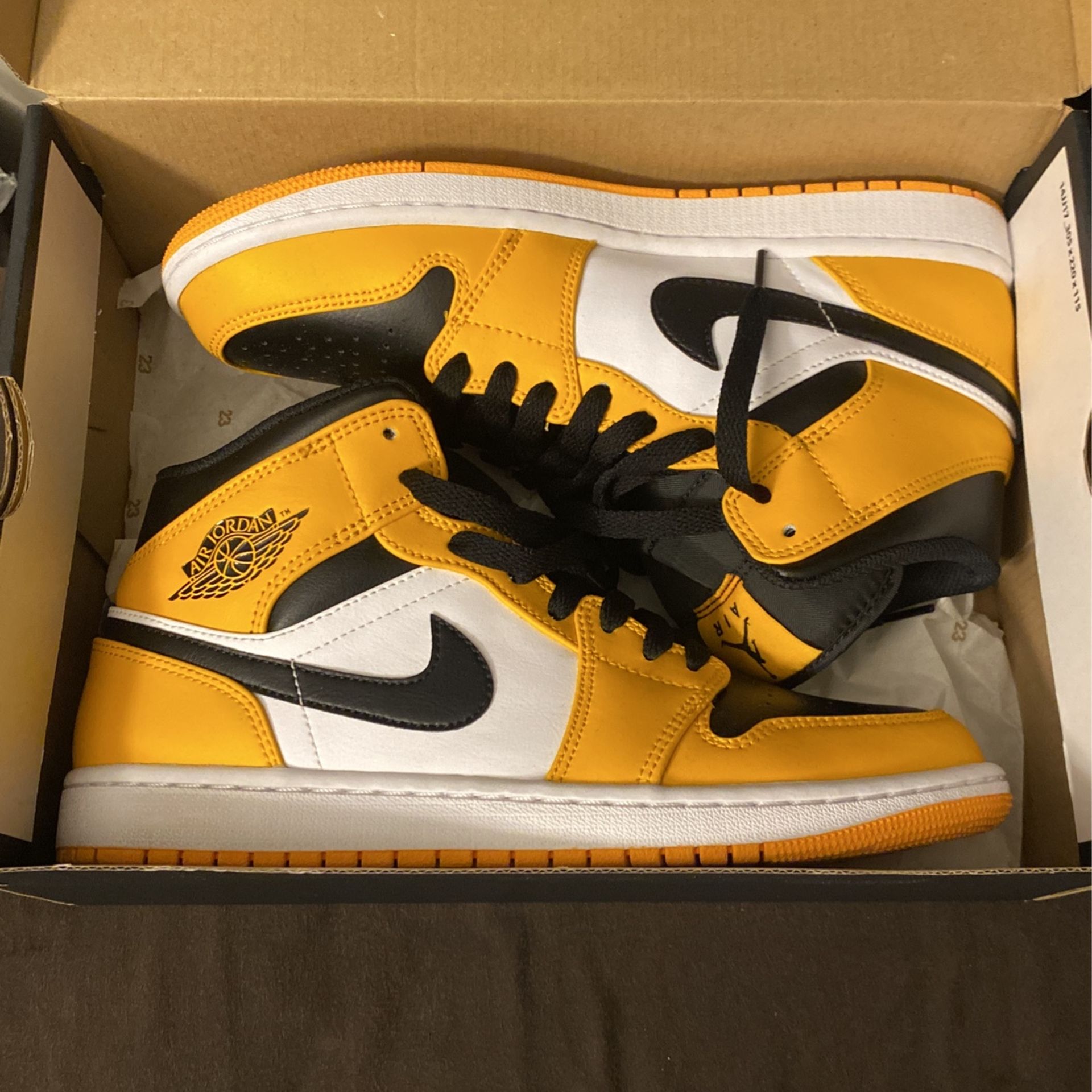 $80 Deal Of The Day Jordan 1’s Taxi’s Size 8