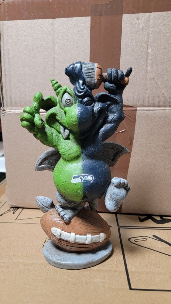Seahawks Gnomes/Statue