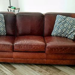 $ 295 O B O    Leather Sofa Chair by LEATHER CREATIONS.  