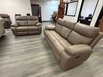Manual reclining loveseat