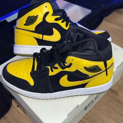 Black and yellow Ones 9