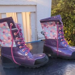 Like new girls size 3 UGG boots