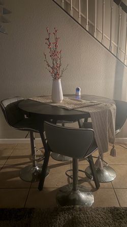 Round Bar Table with 2 Adjustable Stools