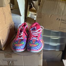 Shoes Size 6 Skechers For Women’s Use Only One Time No Box Look New For 20 Dollars