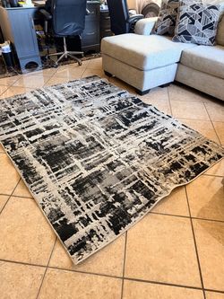 5’ x 7’ Nice Area Rug LIKE NEW
