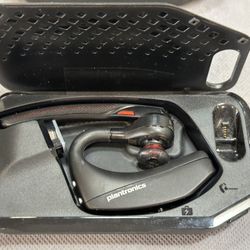 PLANTRONICS-VOYAGER 5200 UC (POLY) BLUETOOTH SINGLE EAR HEADSET. 
