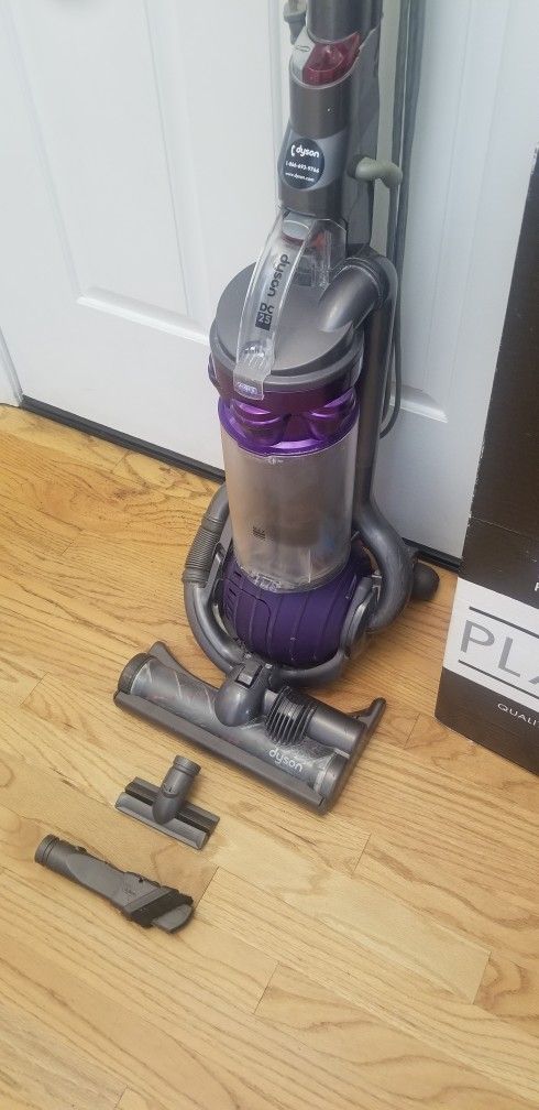 New Cond DYSON ANIMAL VACUUM WORKS EXCELLENT. , ATTACHMENT. ,