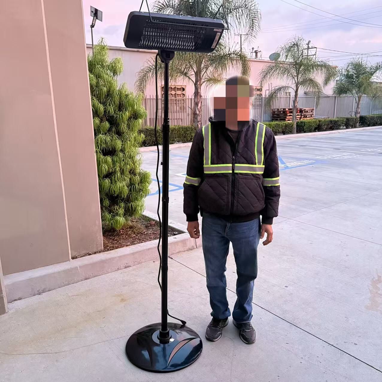 New In Box Outdoor Indoor Infrared Electric Patio Heater Freestanding Telescopic Pole Adjustable Height 