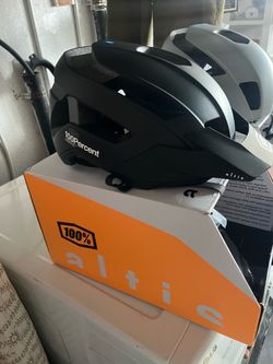 100% Altis trail helmet