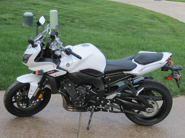2014>>> fz1 only 669 miles garage stored fresh