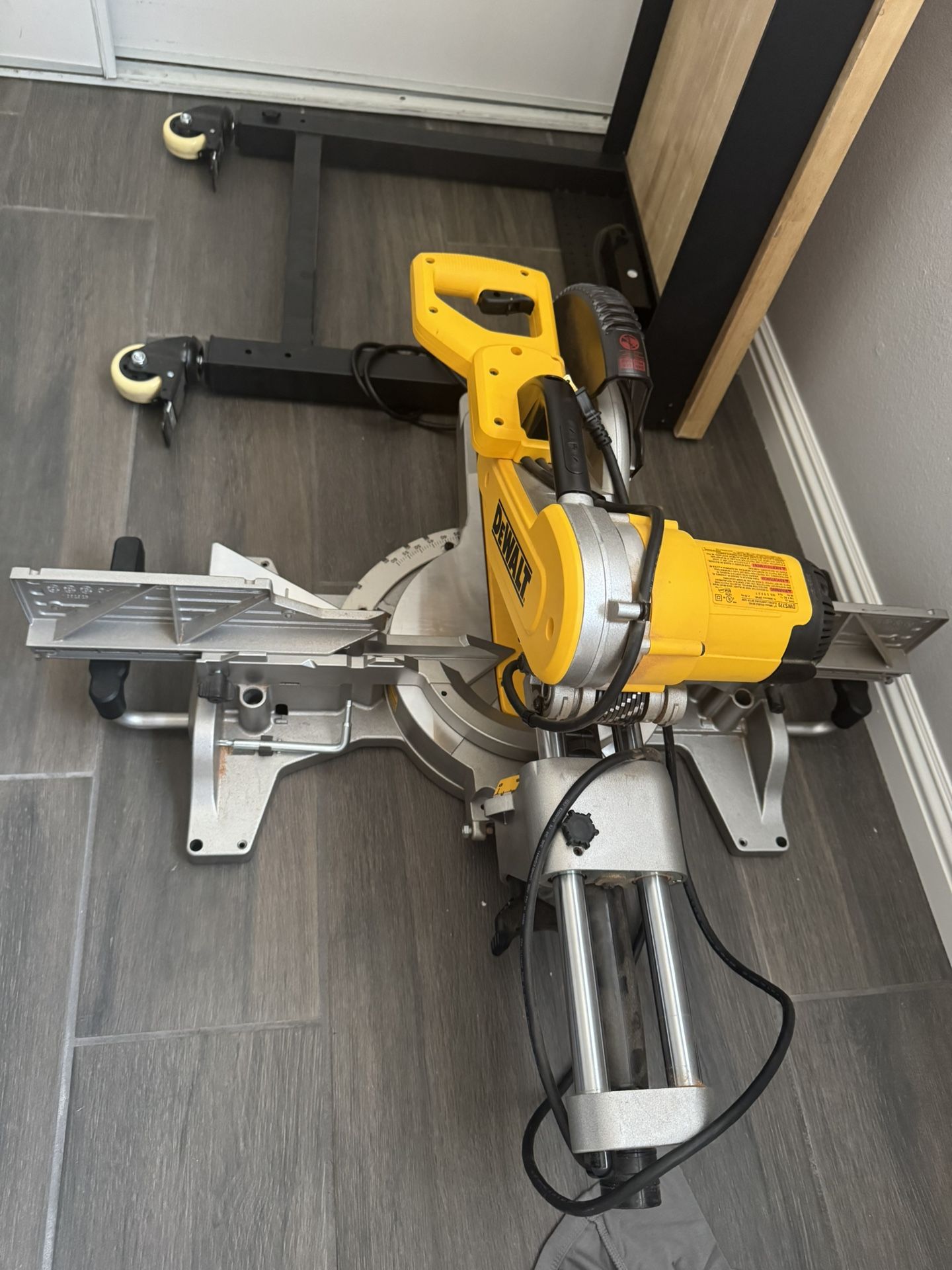 Sliding Compound Miter Saw