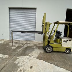 Forklift attachment