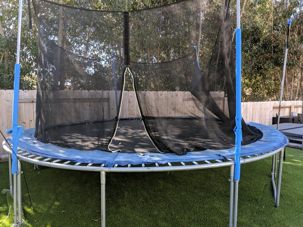 15 ft Zupapa trampoline.