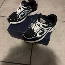Black & white dior b30
