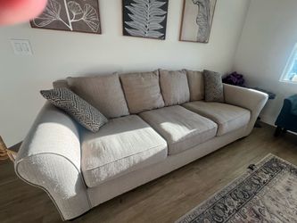 BEAUTIFUL COUCH FOR SALE