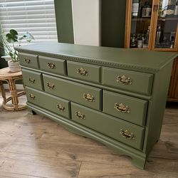Dresser Entry Table