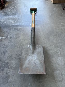 Square-Point Shovel With D Handle