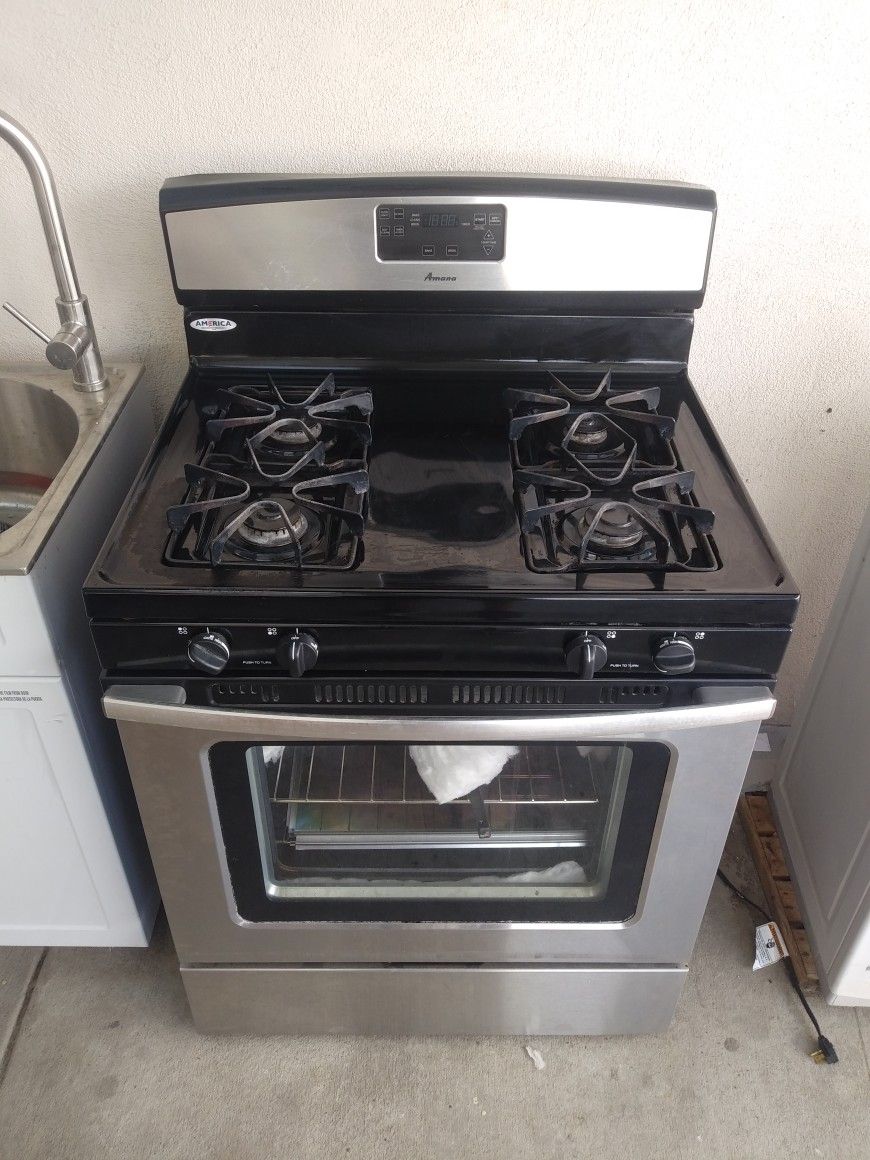 FREE!!! Gas Powered Stove Oven. You pick up!