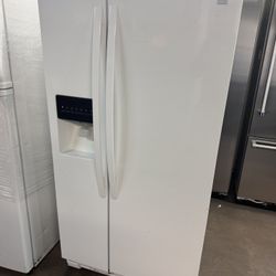 Kenmore 33”wide Side By Side Gloss White Refrigerator 