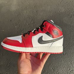 Jordan 1 Mid Chicago