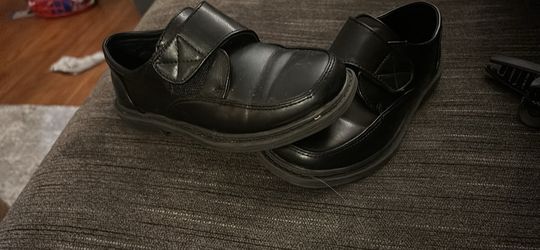 Boys Velcro dress shoes size 1