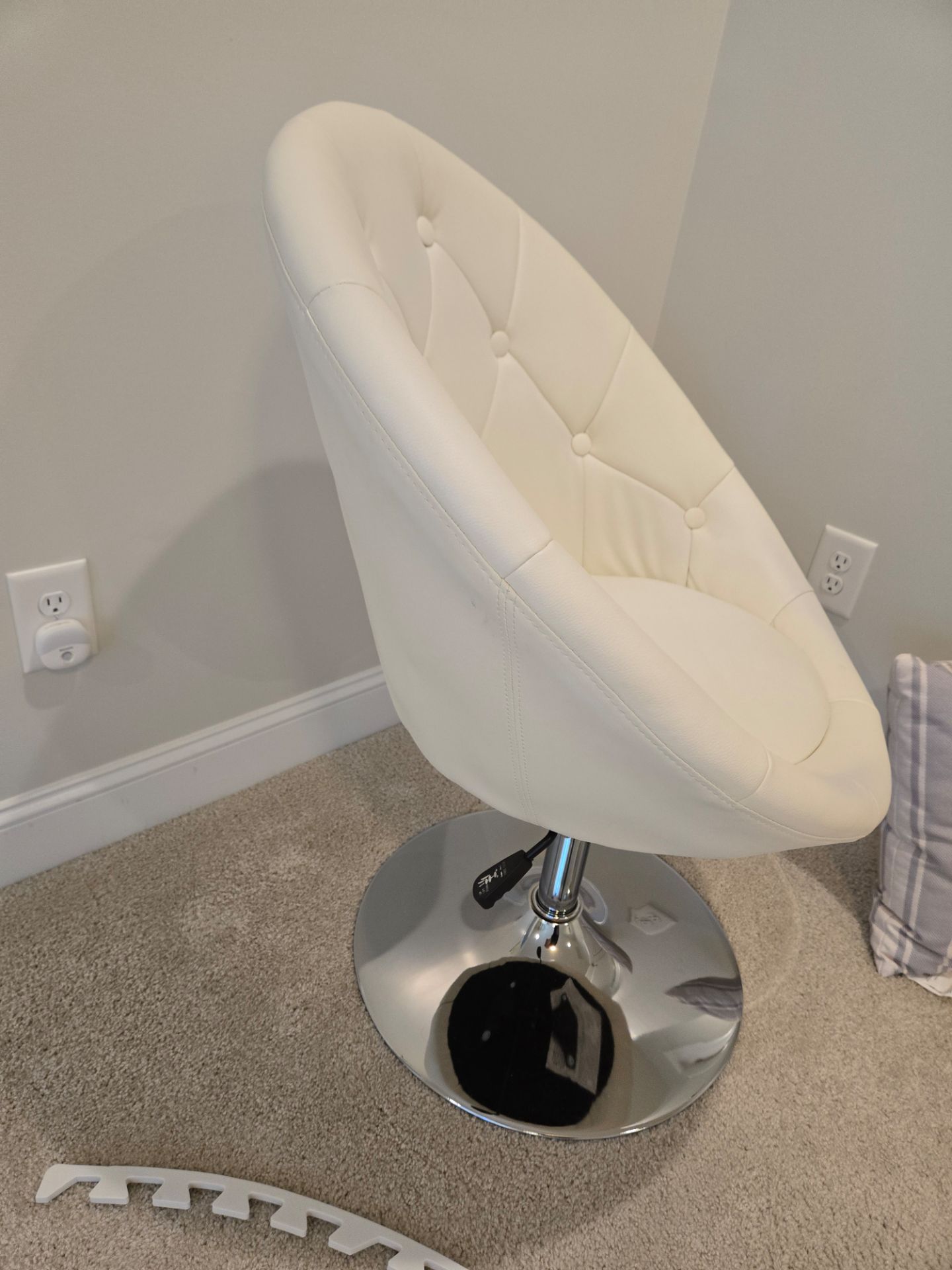 Swivel chair
