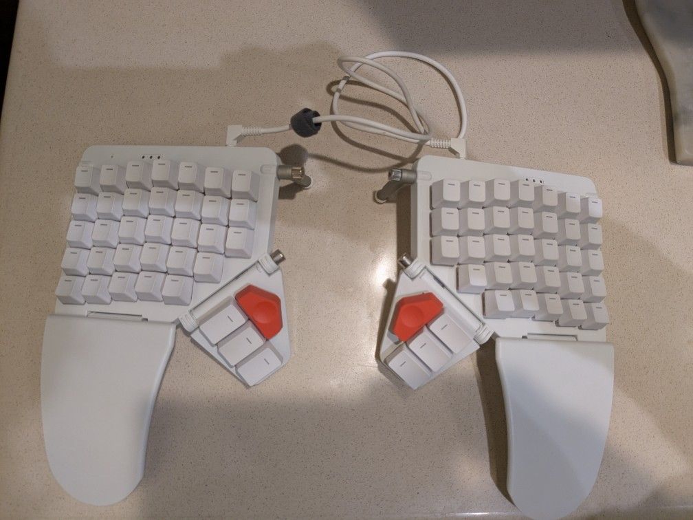 Split Mechanical Keyboard (ZSA Moonlander)