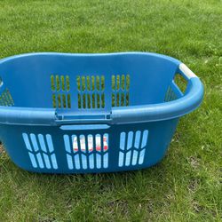 Rubbermaid Laundry Basket 