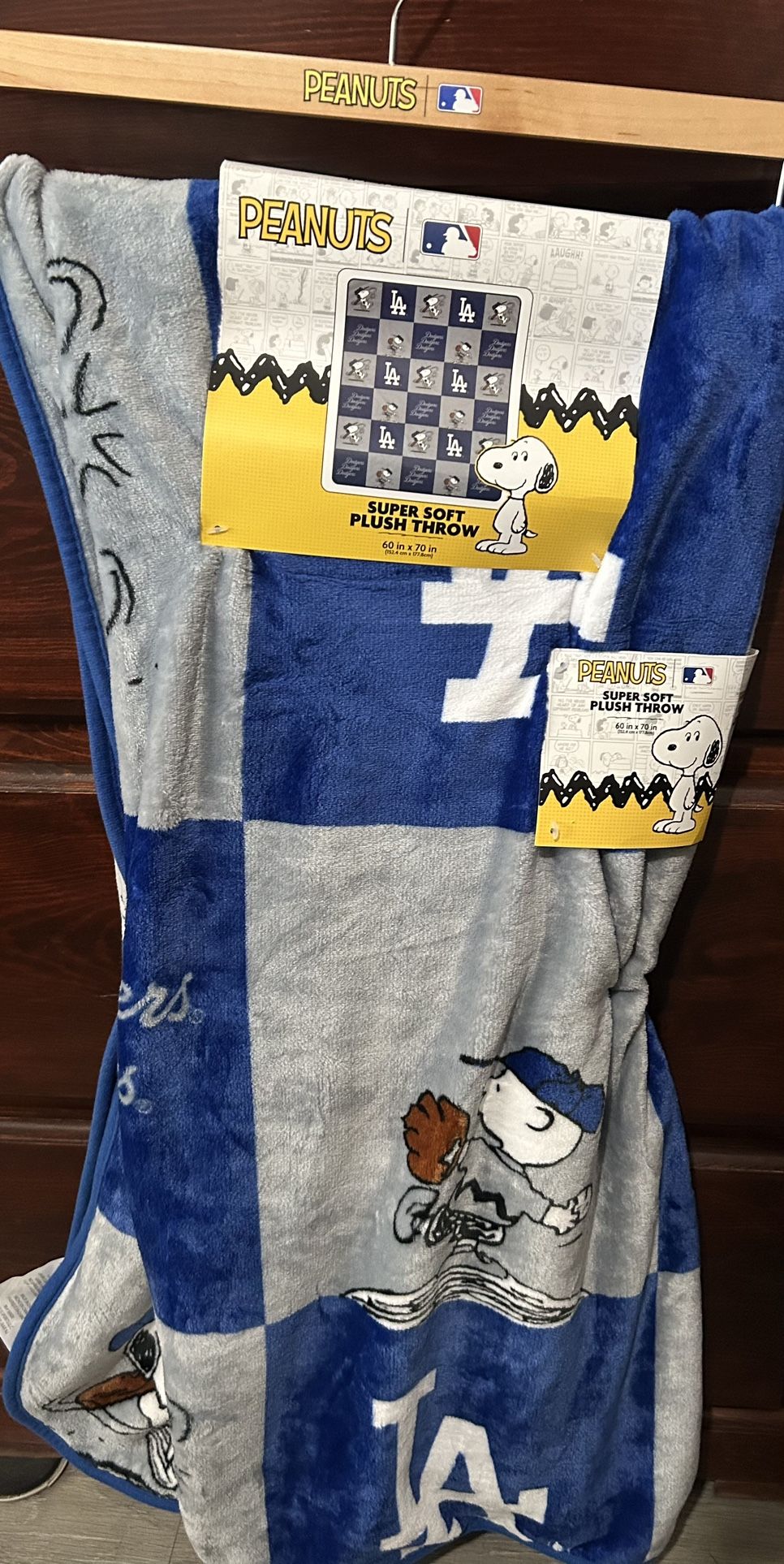 PEANUTS LOS ANGELES DODGERS SUPER SOFT PLUSH THROW 60in x70in SNOOPY NWT PEGASUS