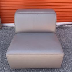 SELLING ONE SPARE SEAT for SOFA by NATUZZI ITALIA - REAL LEATHER - delivery is negotiable