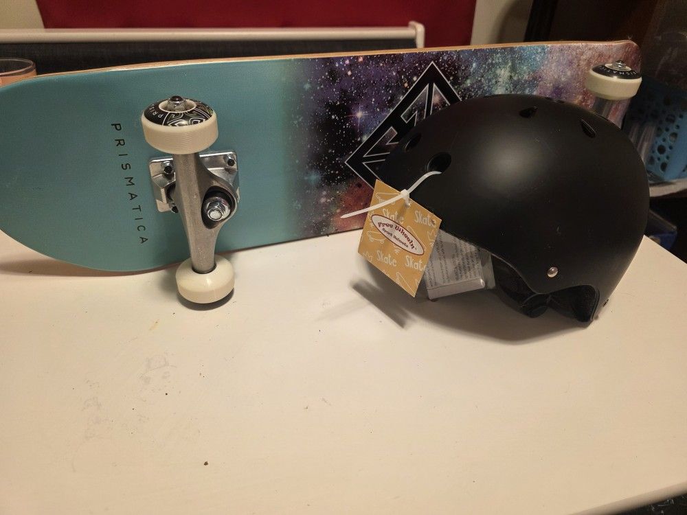 NEW Skateboard & Helmet