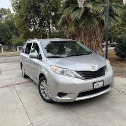 2012 Toyota Sienna
