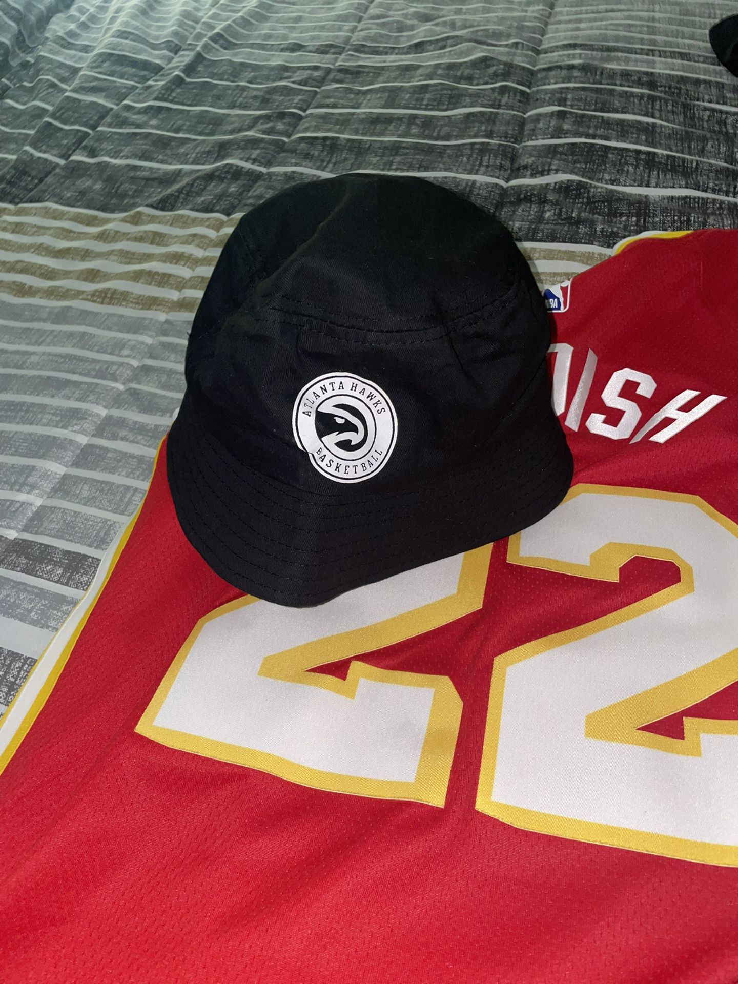 Cam Reddish Hawks Jersey With Bucket Hat for Sale in Brandon, FL - OfferUp