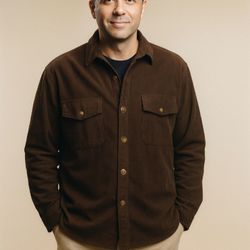 SUEDE SHIRT JACKET SIZE L WITH WEAR AND FADE THROUGHOUT STILL VERY WEARABLE. SIZE L.