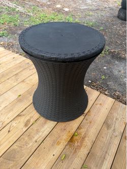 Outdoor resin lift up side table & cooler