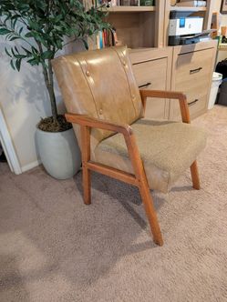 Mid-Century Modern Accent Chair – Tan & Wood