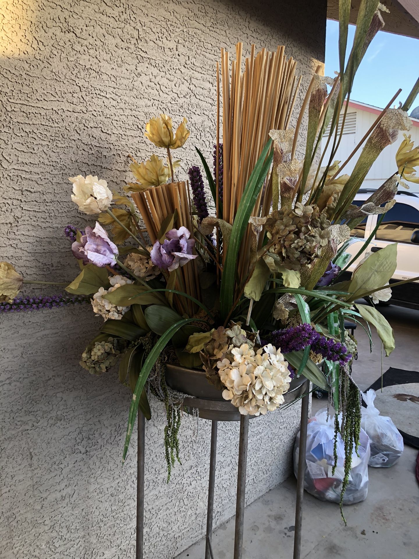 FLORAL ARRANGEMENT