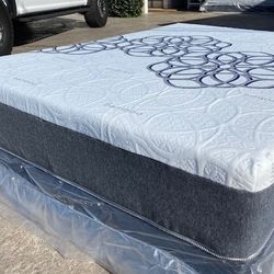 Queen Bamboo Cooling Gel Memory Foam!!