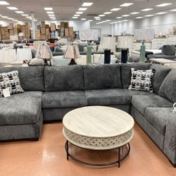New Large Sectional 🔥🔥 IN STOCK NOW