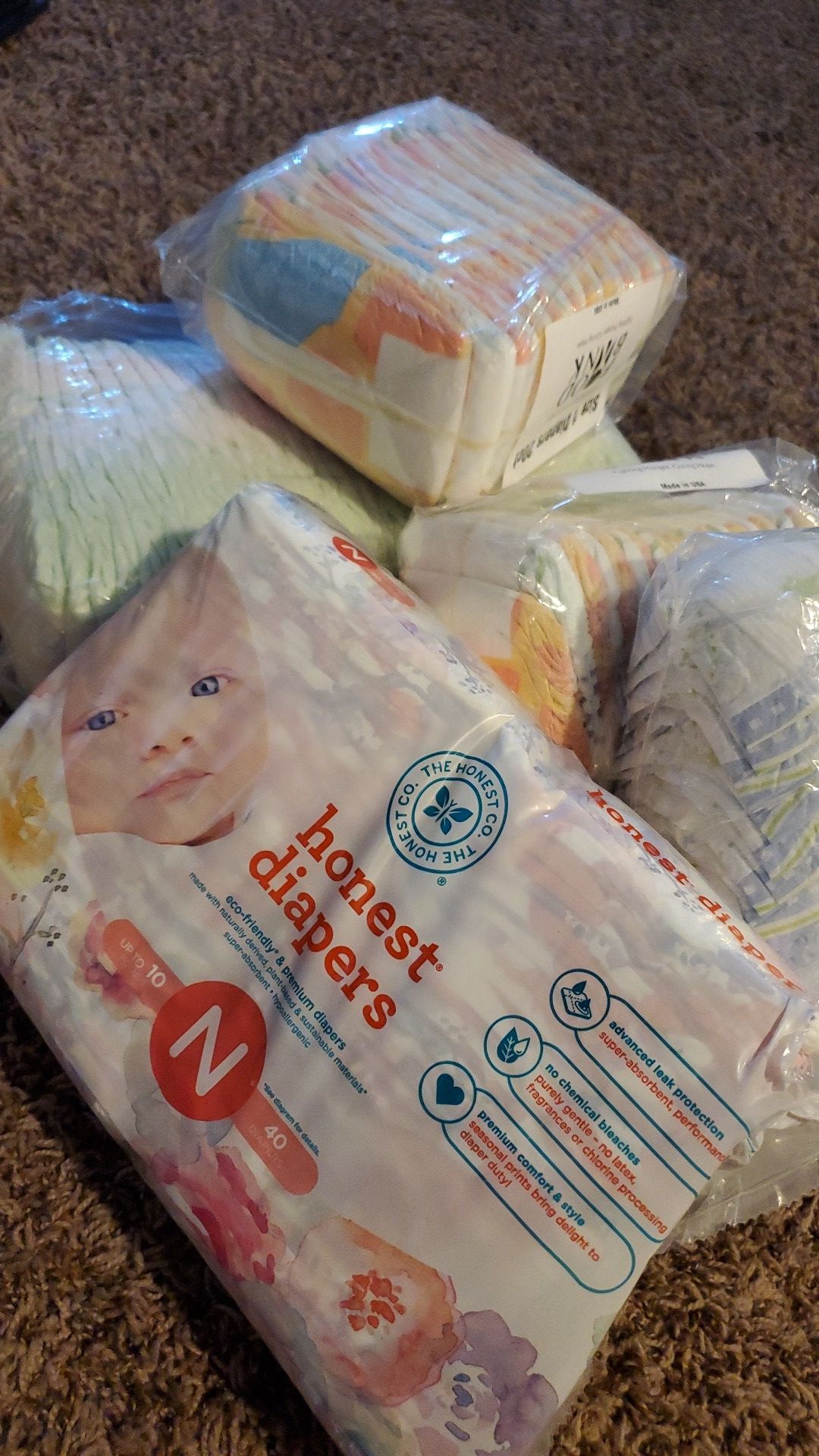 Newborn / Size 1 Diapers