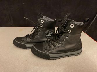 Lil kids hi top converse