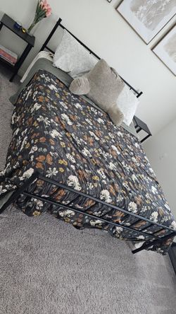 Black Metal Bed Frame - Queen size (Mattress not included)