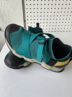 Chaco Z1 ronin size 9 men. Active shoes