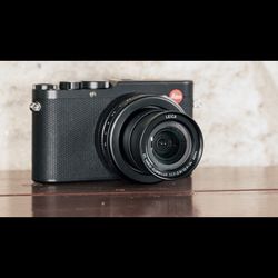 Leica D-Lux 8 Digital Camera