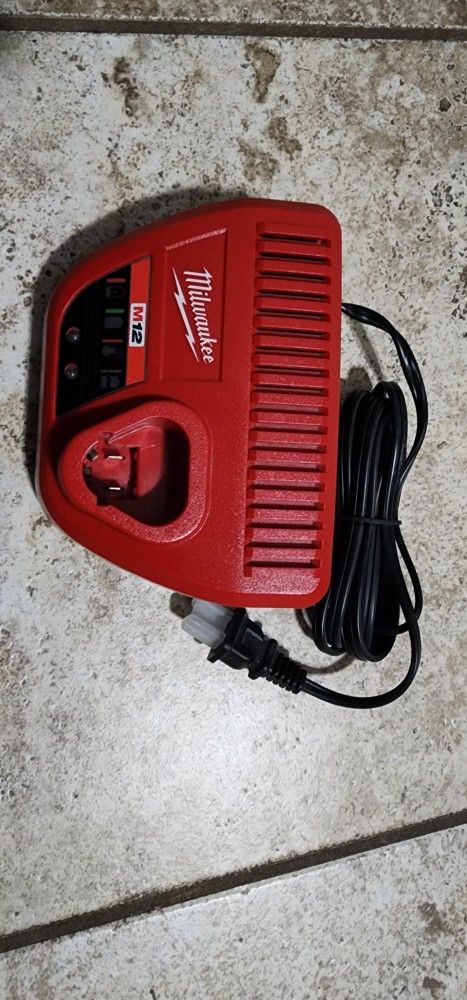 Milwaukee M12 Battery Charger