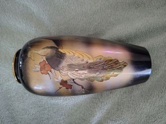Expressive design antique vase
