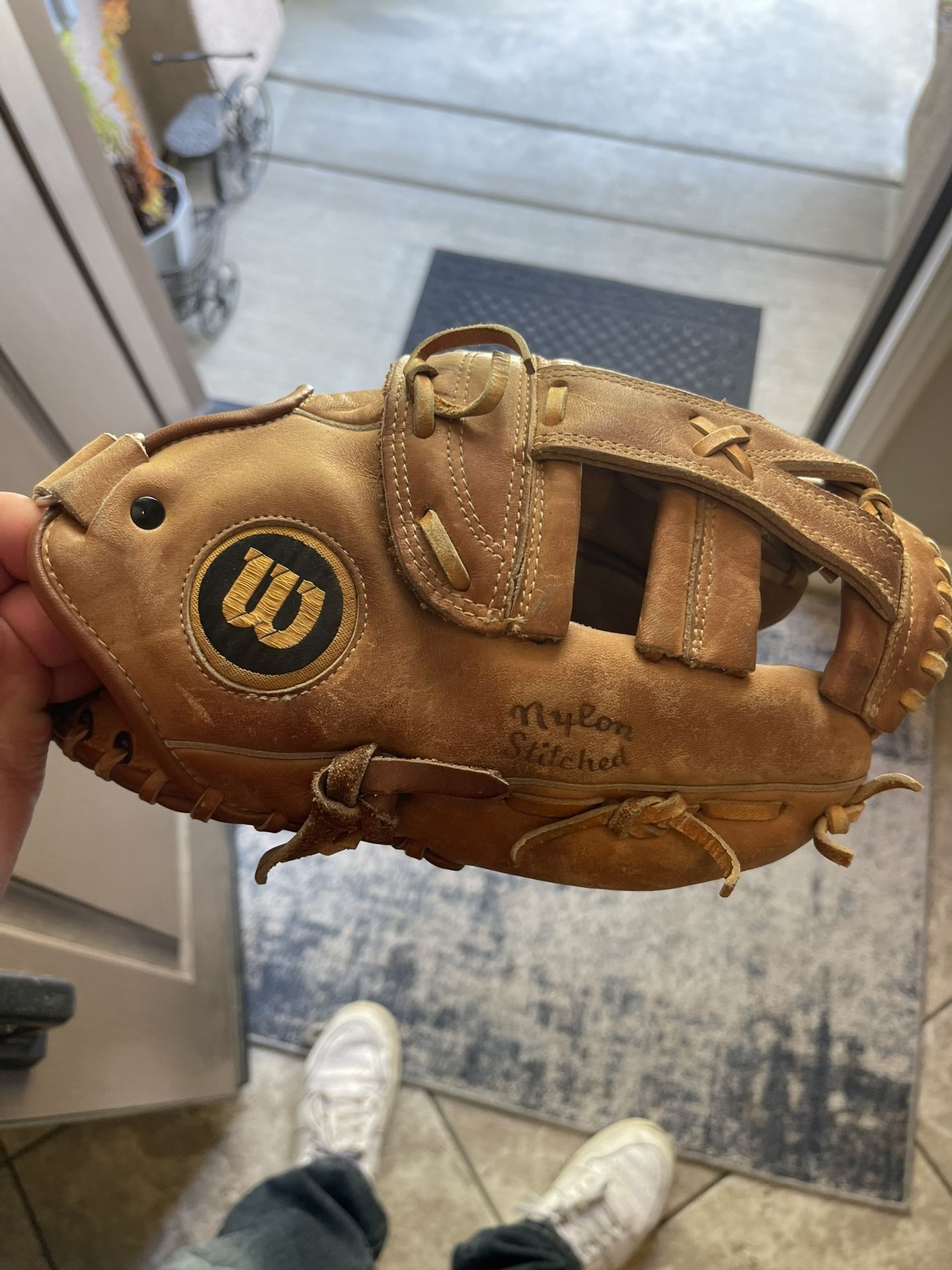 Baseball glove