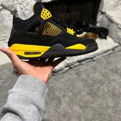 Jordan 4 Thunder Size 8.5